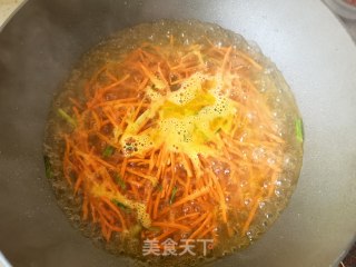 胡萝卜木耳荞麦面的做法步骤：7