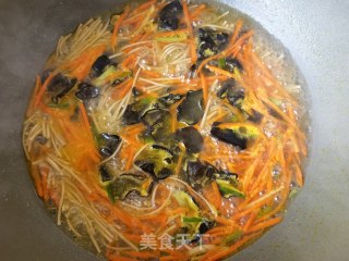 胡萝卜木耳荞麦面的做法步骤：10
