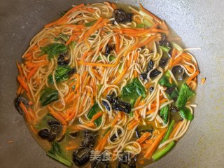 胡萝卜木耳荞麦面的做法步骤：12