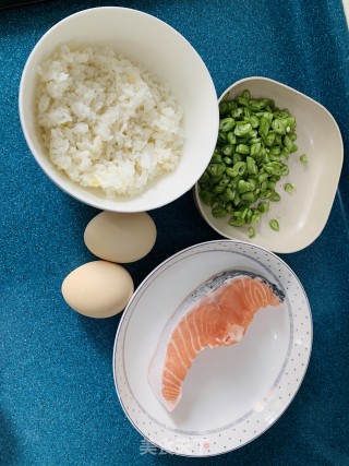樱花虾豆角蛋炒饭的做法步骤：1