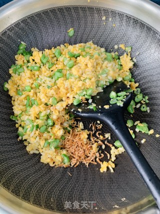 樱花虾豆角蛋炒饭的做法步骤：6