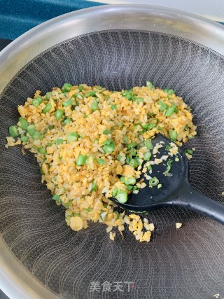 樱花虾豆角蛋炒饭的做法步骤：7