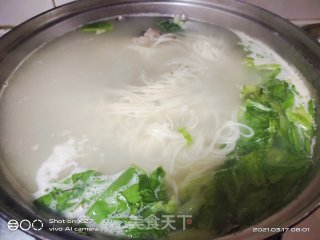 青菜筒骨面的做法步骤：5