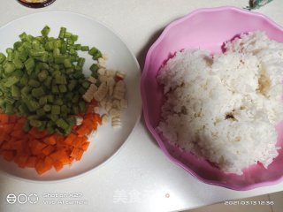 豆角胡萝卜炒饭的做法步骤：1