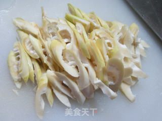 青椒鱼豆腐炒春笋的做法步骤：4