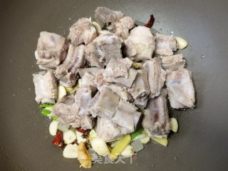 小米椒烧排骨的做法步骤：7