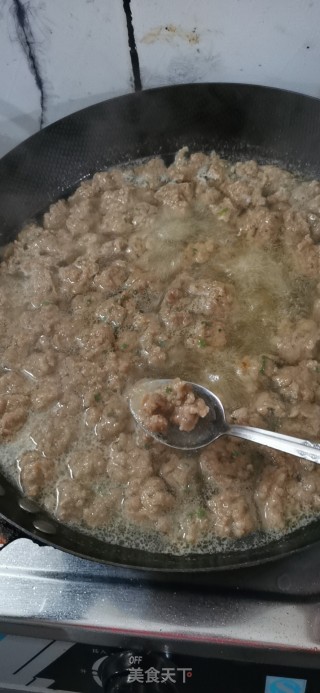 地道的肉丸子汤的做法步骤：1