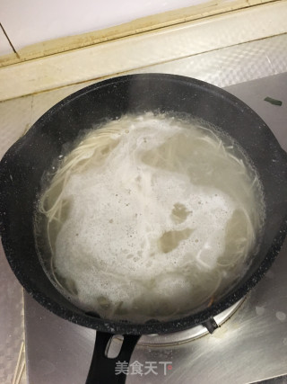 清汤羊肉面的做法步骤：1