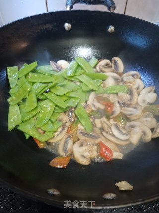 荷兰豆口菇炒牛肉片的做法步骤：9