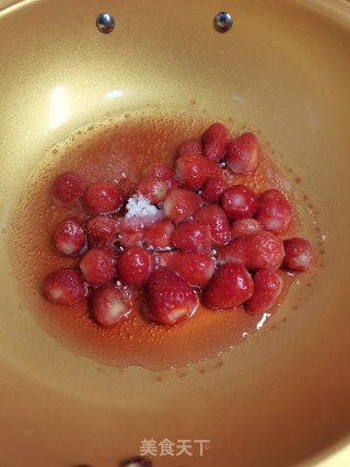 草莓果酱的做法步骤：2