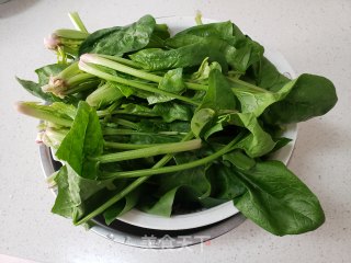 菠菜汁花卷的做法步骤：1