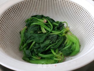 菠菜汁花卷的做法步骤：2