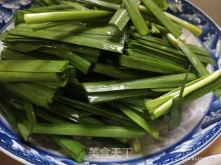春韭炒鸡蛋的做法步骤：1
