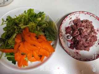 芹菜胡萝卜炒牛肉的做法步骤：1
