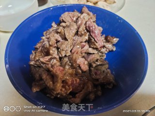 芹菜胡萝卜炒牛肉的做法步骤：3