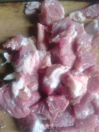 春笋焖牛肉的做法步骤：1