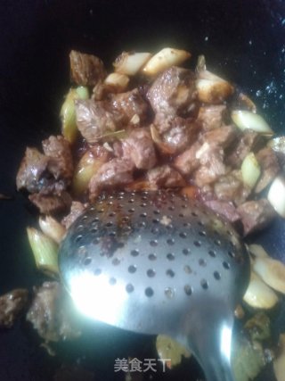春笋焖牛肉的做法步骤：5