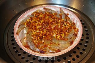 蒜蓉粉丝蒸大虾的做法步骤：9