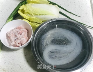 肉末粉丝炒娃娃菜的做法步骤：1