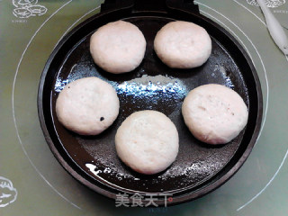 酱香腊肉蘑菇莜面馅饼的做法步骤：11