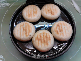 酱香腊肉蘑菇莜面馅饼的做法步骤：13
