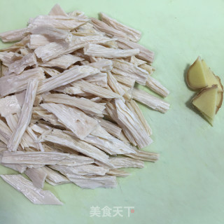 腐竹烧肉的做法步骤：2