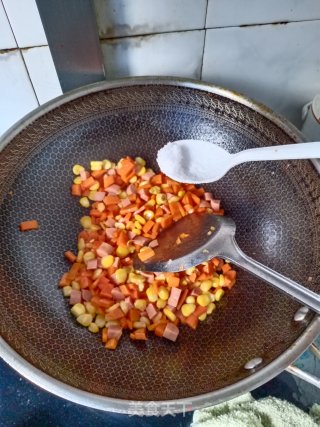 玉米红萝卜火腿丁的做法步骤：6