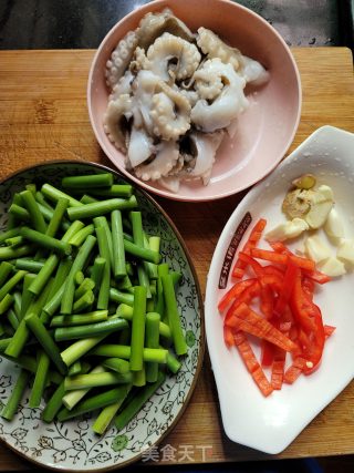 蒜苔炒八爪鱼的做法步骤：2