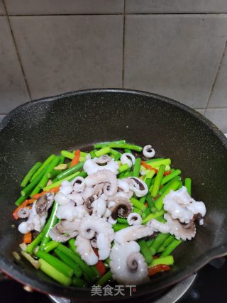 蒜苔炒八爪鱼的做法步骤：6