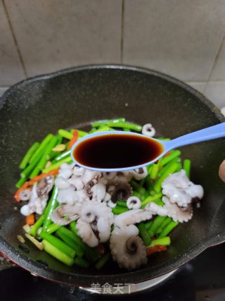 蒜苔炒八爪鱼的做法步骤：7