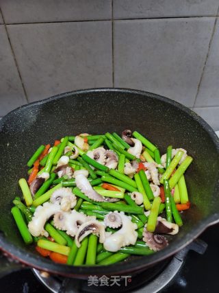 蒜苔炒八爪鱼的做法步骤：8