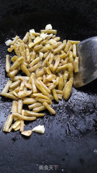酸豆角炒牛肉的做法步骤：4