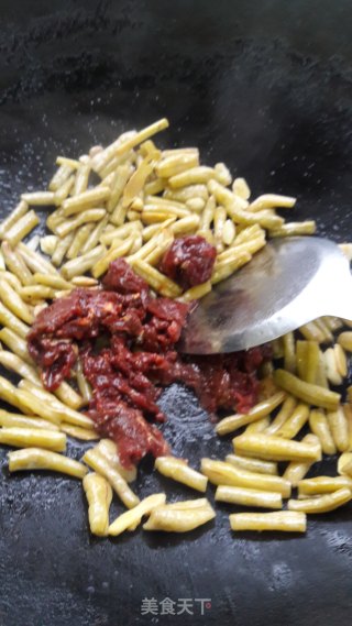 酸豆角炒牛肉的做法步骤：5