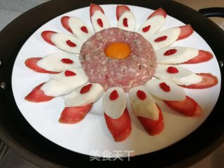 味道鲜美颜值高～胡萝卜山药蒸肉饼的做法步骤：4