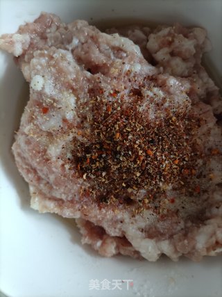酸菜猪肉包的做法步骤：1