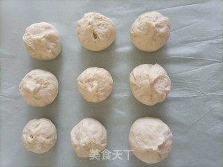 酸菜猪肉包的做法步骤：8