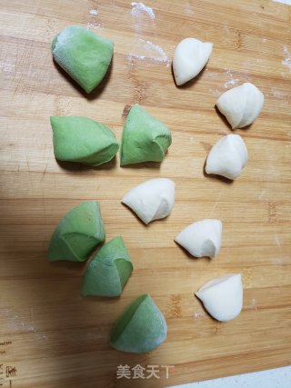 双色开花菠菜汁馒头的做法步骤：8
