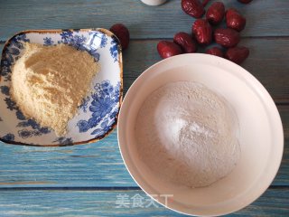 玉米面红枣馒头卷的做法步骤：1