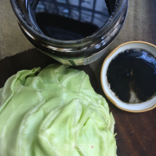 黑芝麻酱包菜饼的做法步骤：1