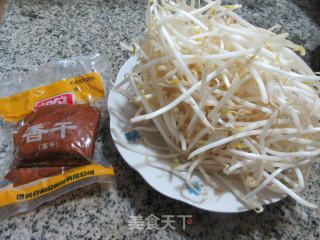 香干蛋皮炒绿豆芽的做法步骤：2