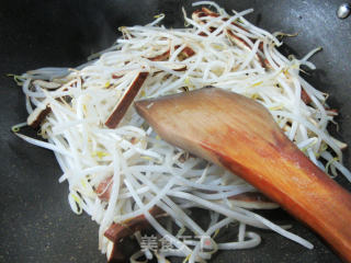 香干蛋皮炒绿豆芽的做法步骤：5