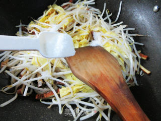 香干蛋皮炒绿豆芽的做法步骤：8