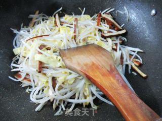 香干蛋皮炒绿豆芽的做法步骤：9