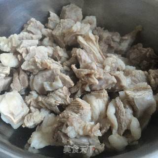 红烧羊肉面的做法步骤：4