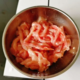 鱼香肉丝的做法步骤：1