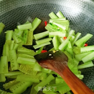 黄瓜炒鸡蛋的做法步骤：5