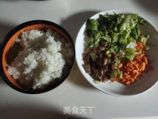 胡萝卜西蓝花炒米饭的做法步骤：1