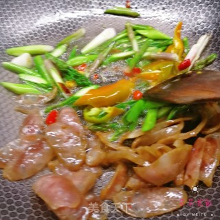 芦笋炒香肠的做法步骤：5