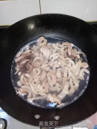 酱香鱿鱼的做法步骤：2
