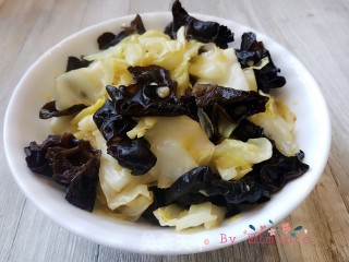 木耳炒包心菜的做法步骤：9